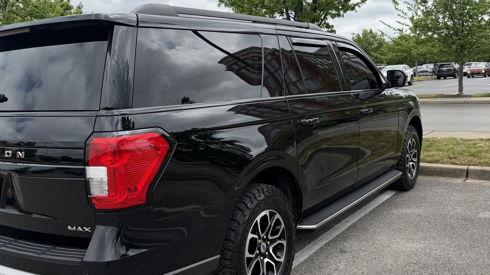 2022 Ford Expedition photo 2